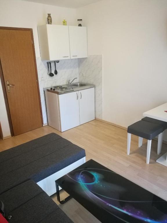 Apartments Ivi room 3