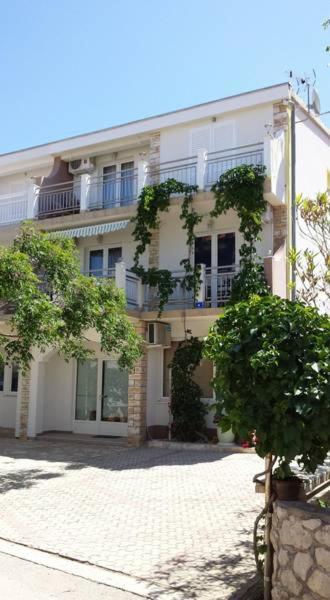 Apartments Ivi room 4