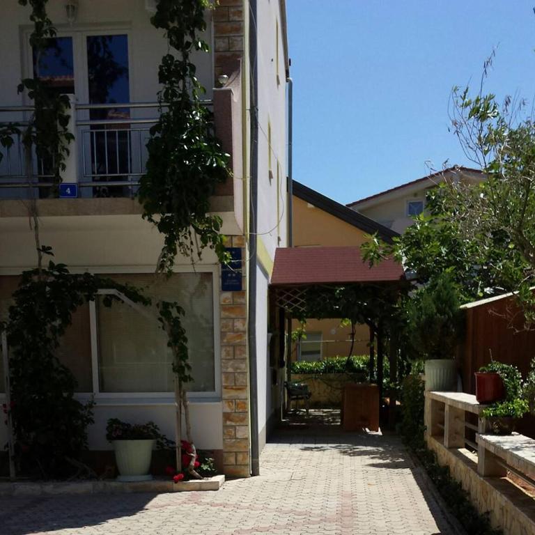 Apartments Ivi room 6