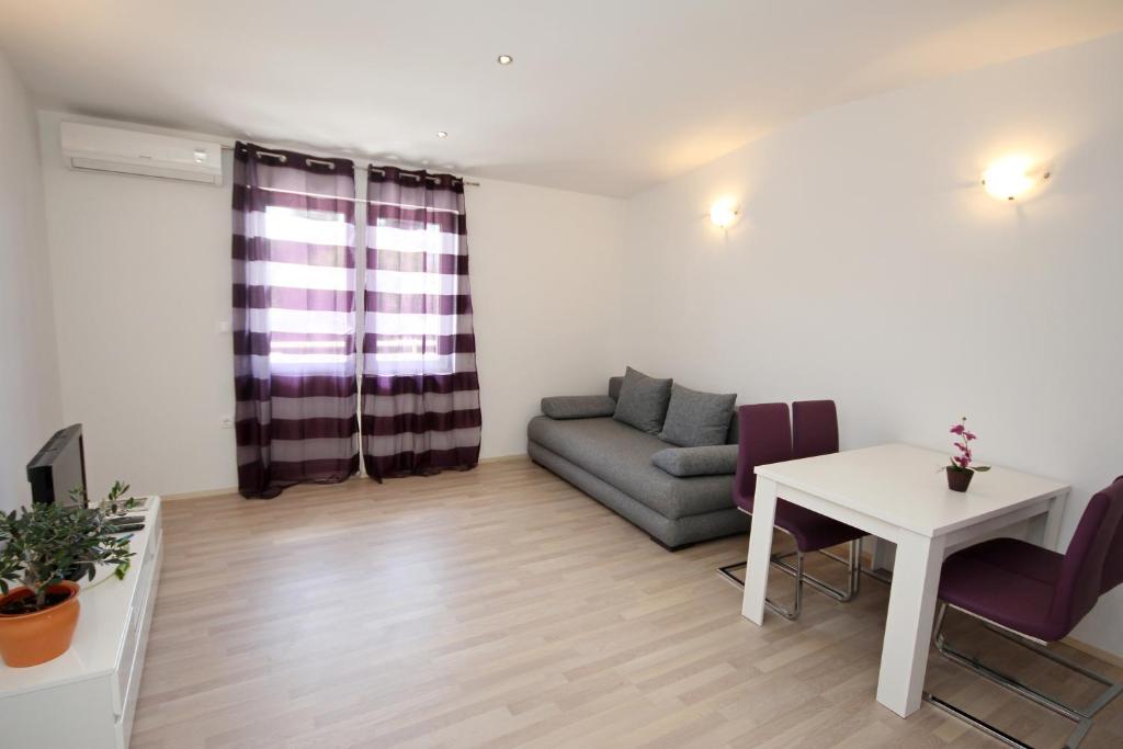 Apartments Luna room 6