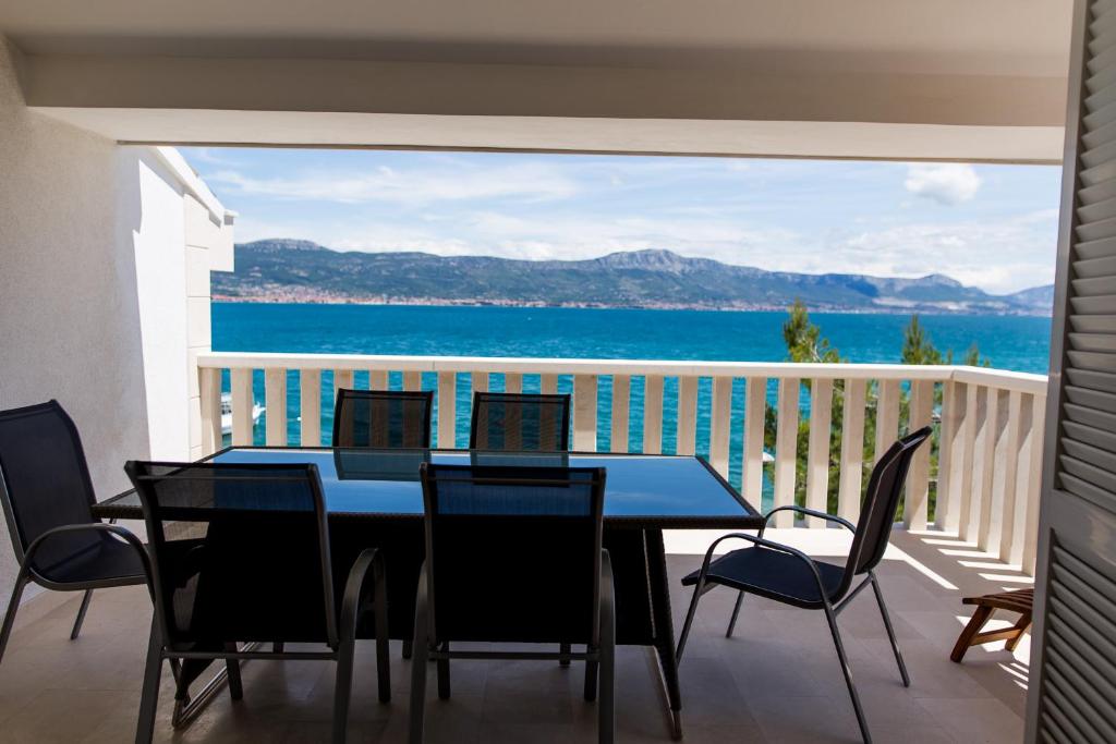 Luxury Beachfront Apartments Matista room 6