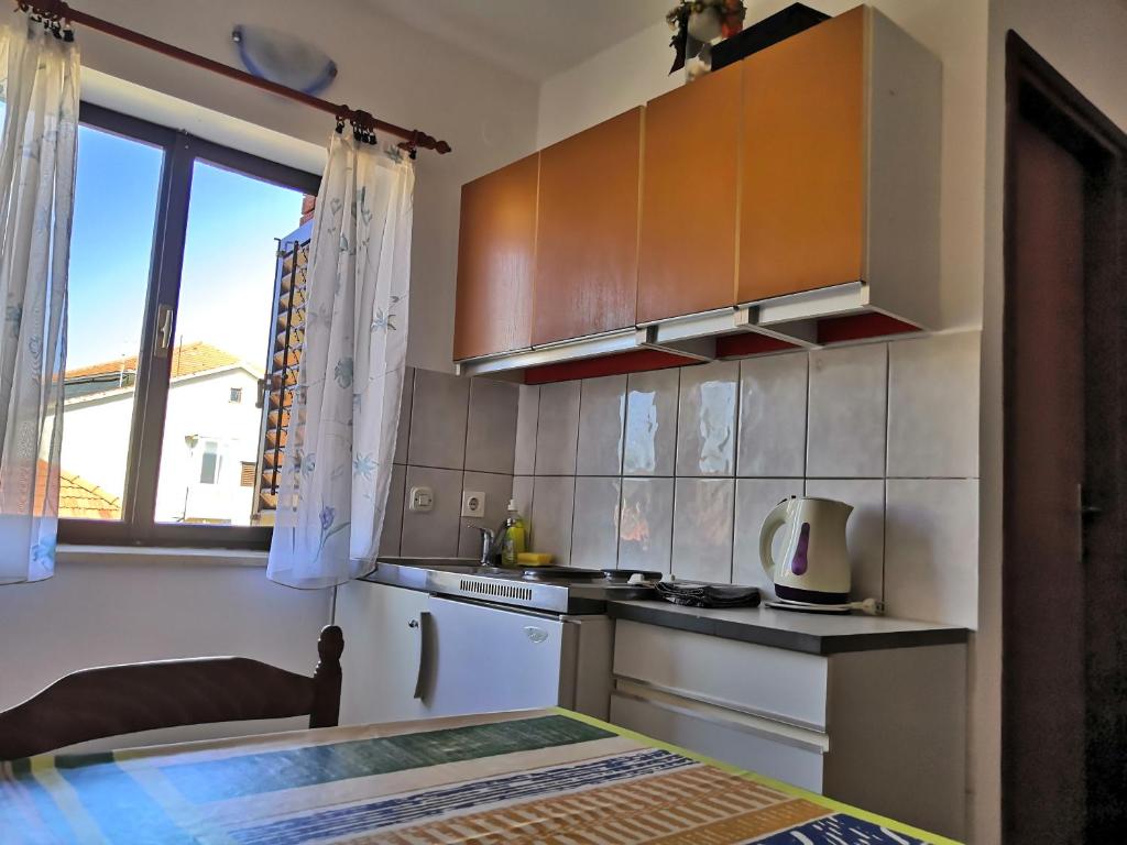 Apartments Srhoj room 2