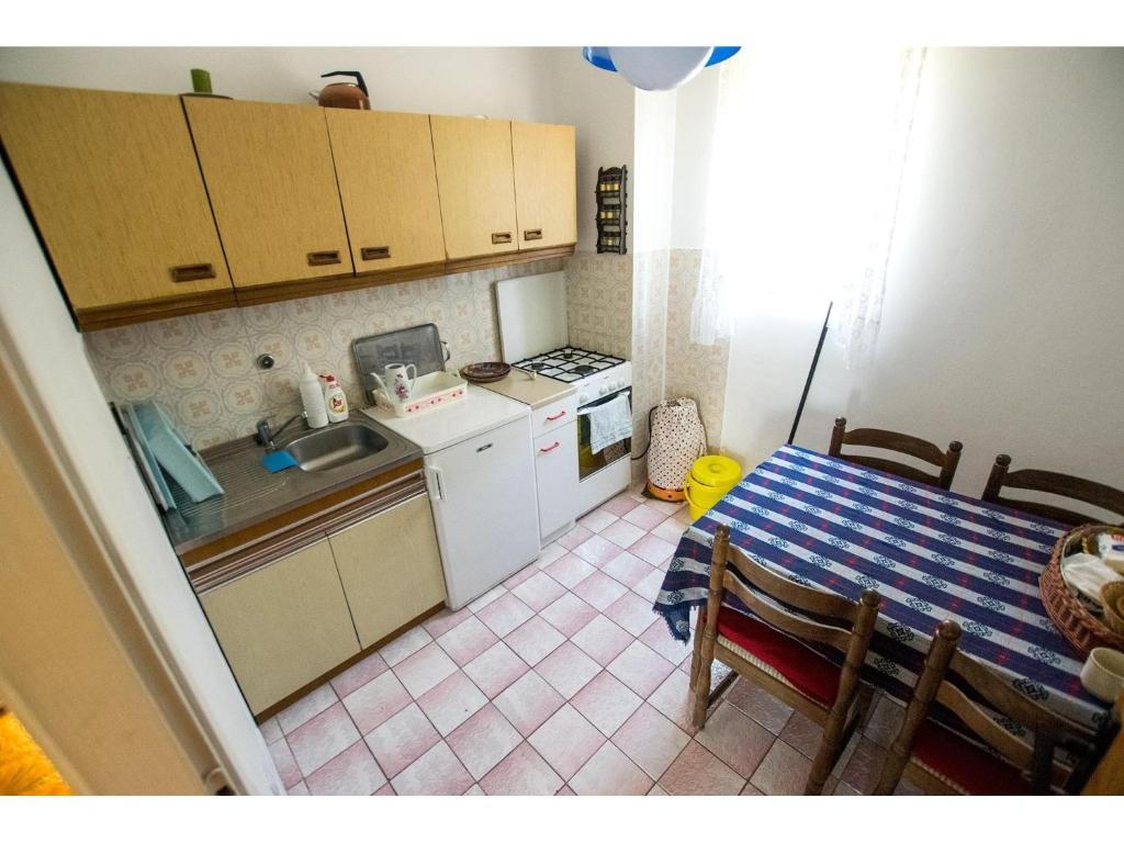 Apartments Velebit room 4