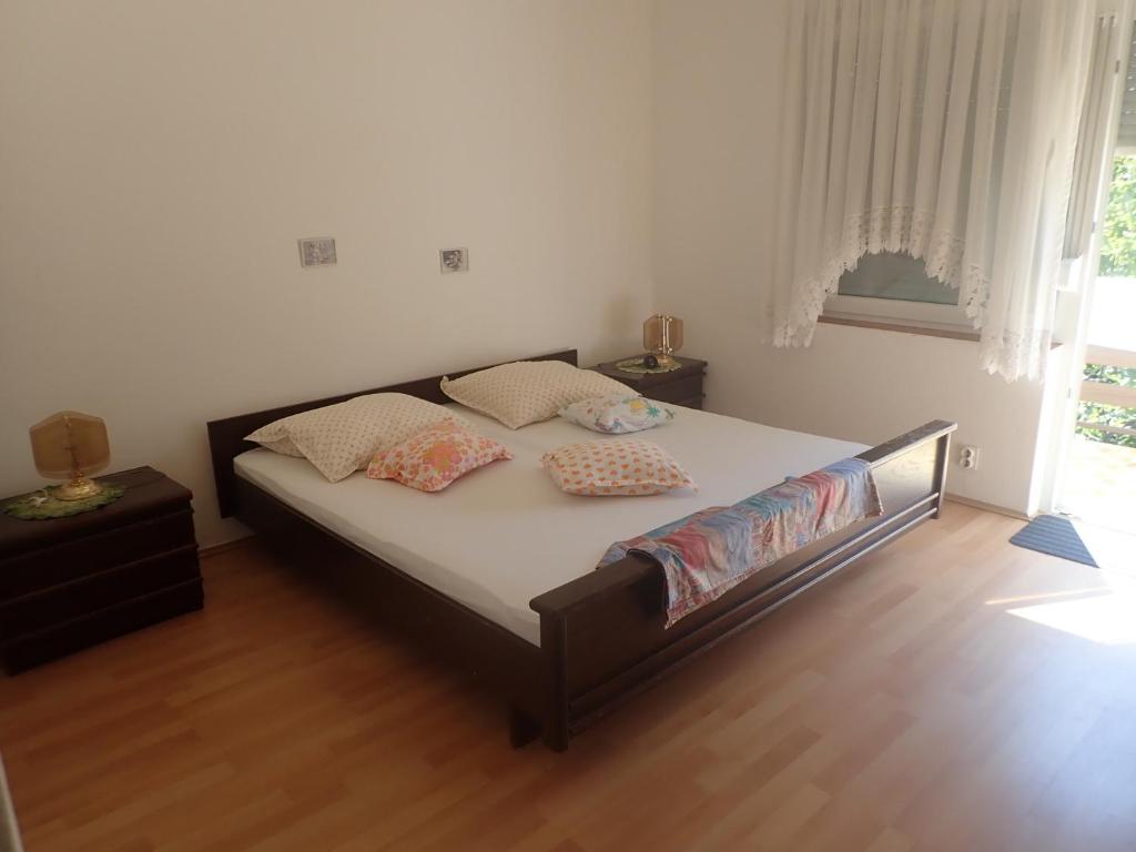 Apartments Velebit room 5