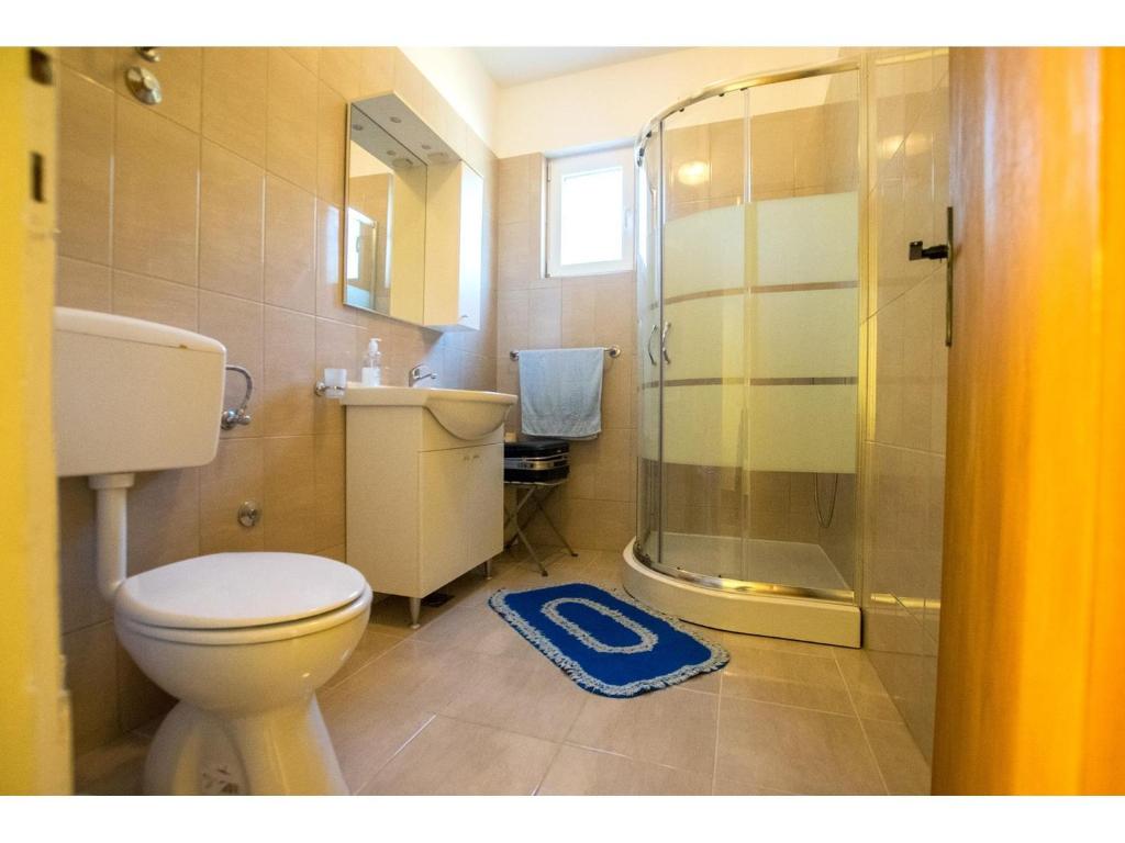 Apartments Velebit room 6
