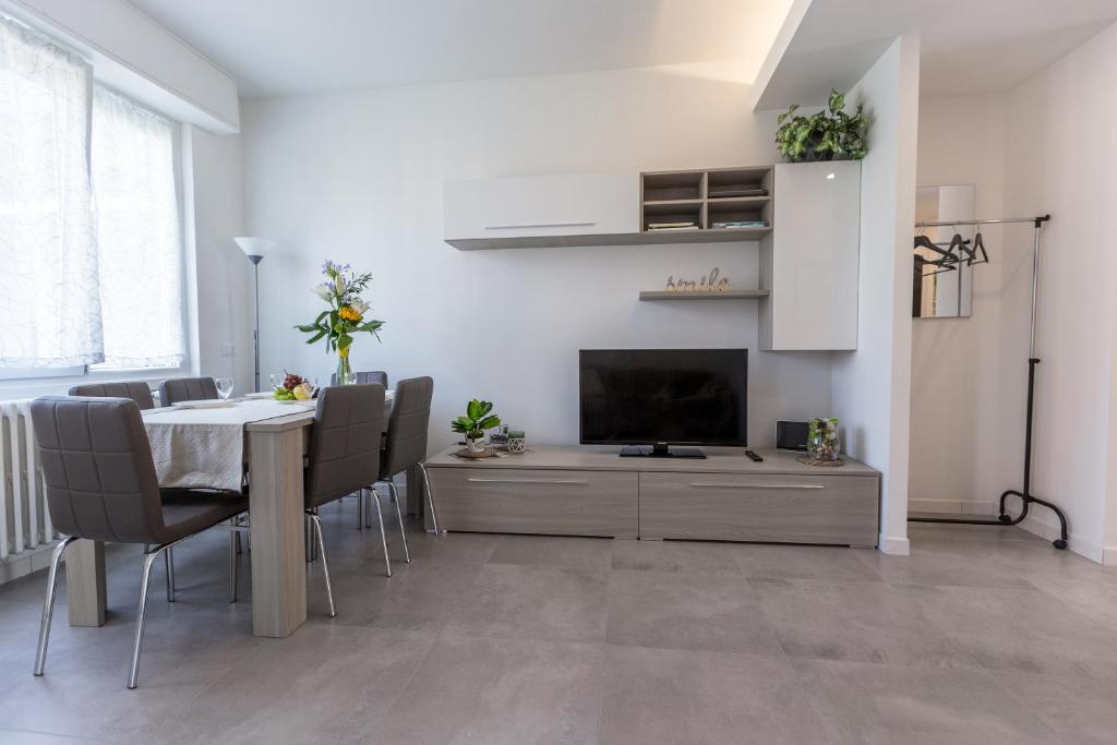 Milano Business Balcony Flat room 3