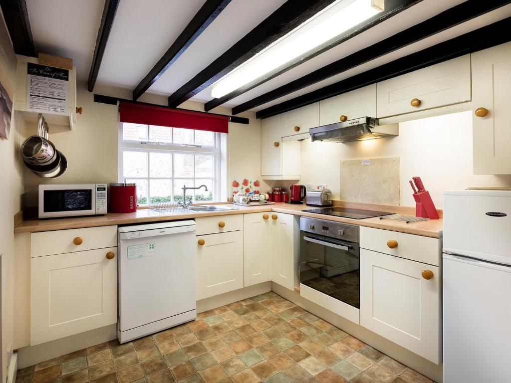 Barmstone Cottage room 2