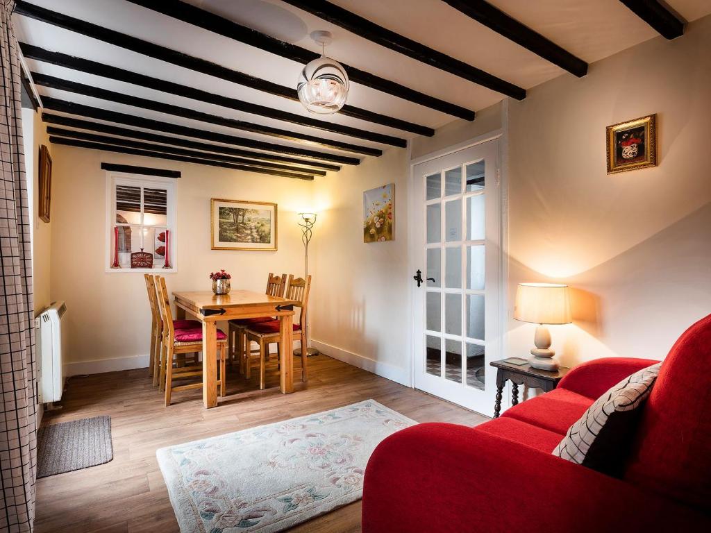 Barmstone Cottage room 3