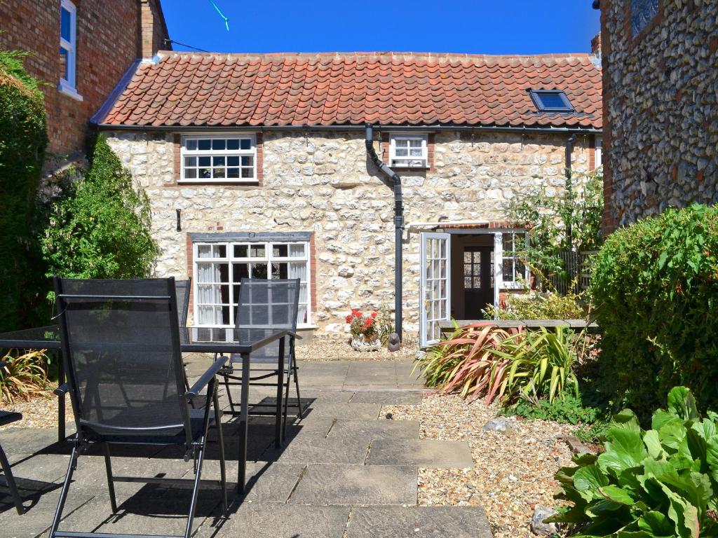 Barmstone Cottage room 6