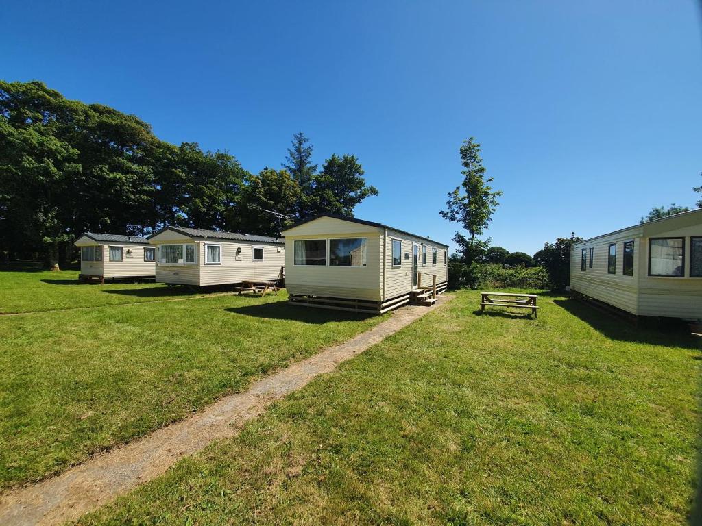 Blackmoor Farm - Caravan 3 room 1