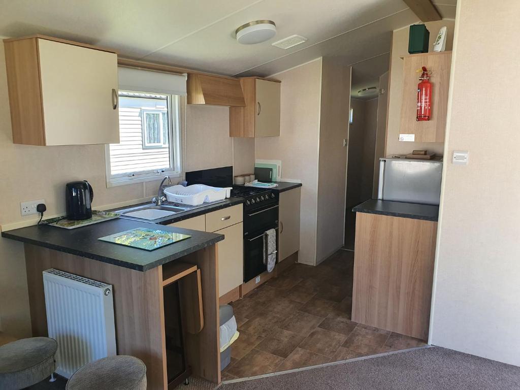 Blackmoor Farm - Caravan 3 room 2