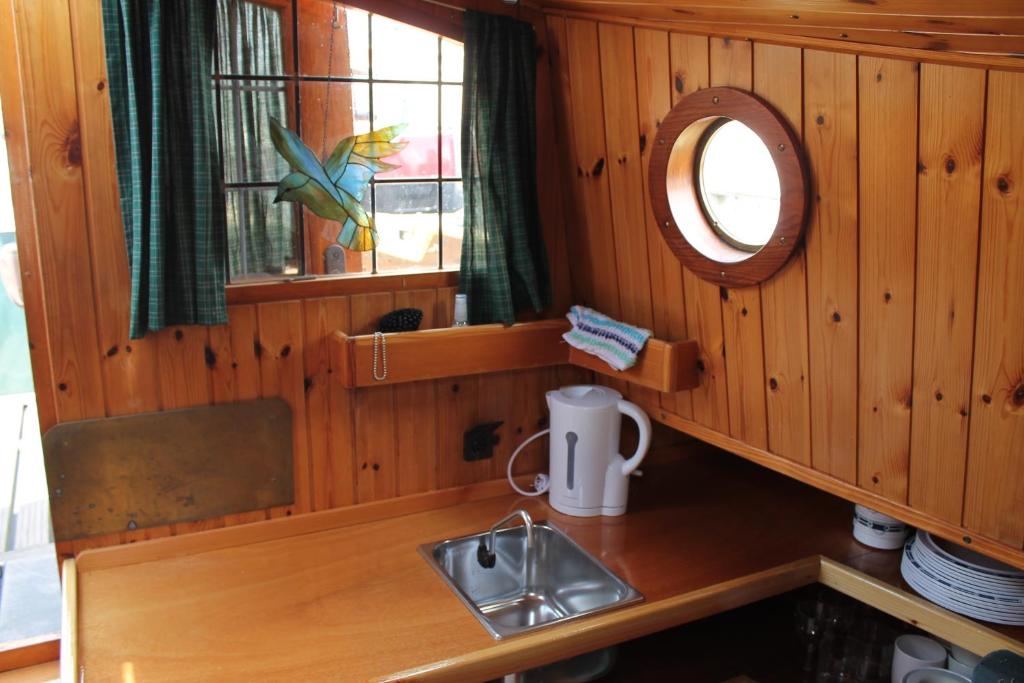 Boat and Breakfast room 3