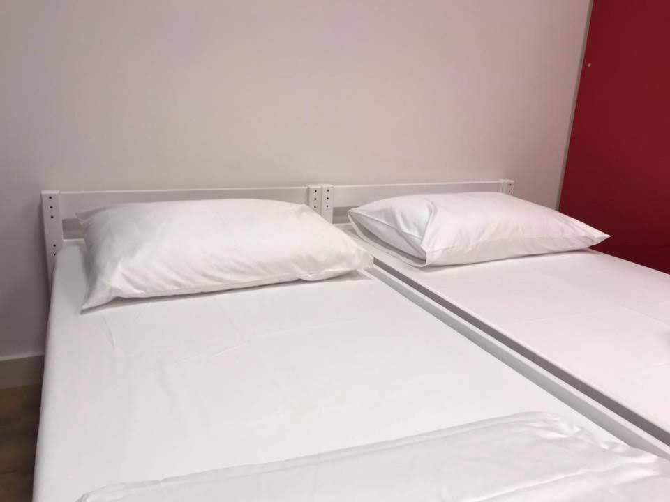 Bowling Hostel room 4