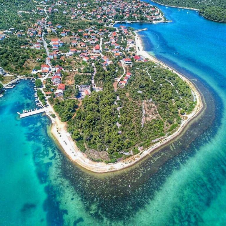 Bozo Alviz Raslina room 4