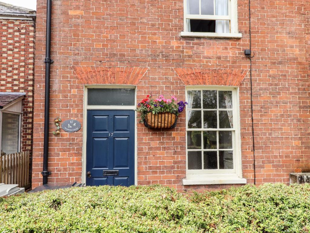 Bumble Bee Cottage room 1