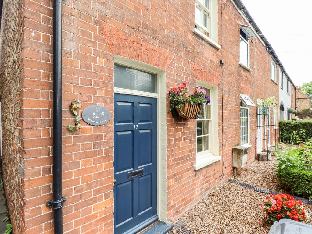 Bumble Bee Cottage room 2