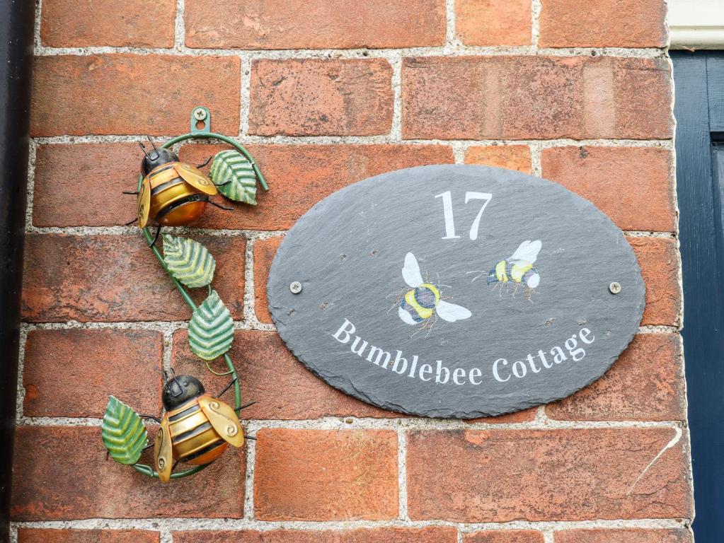 Bumble Bee Cottage room 3