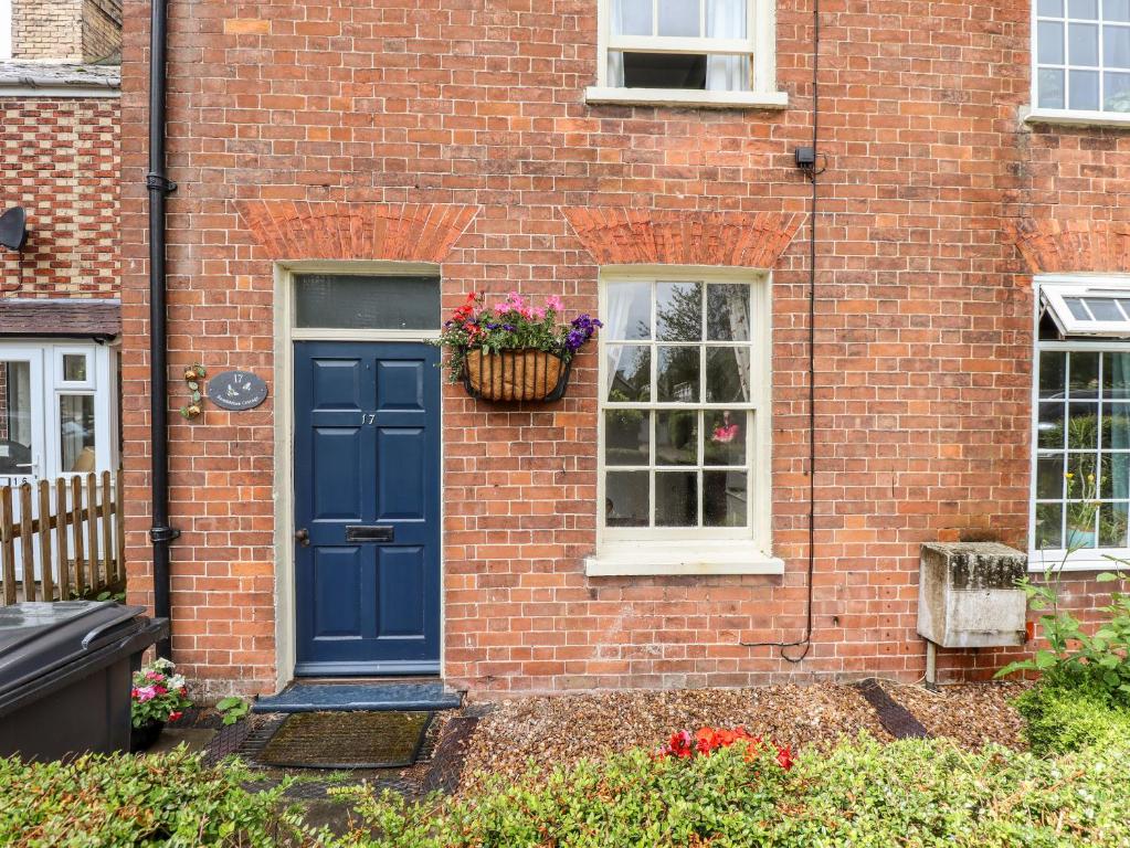 Bumble Bee Cottage room 4
