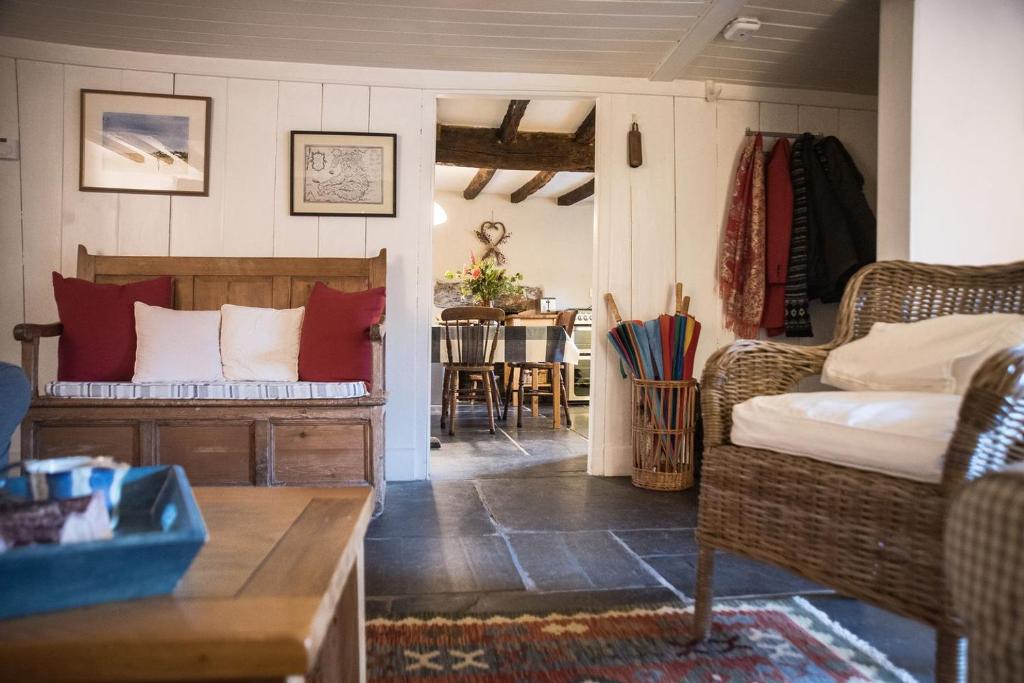 Bwthyn Mair room 1