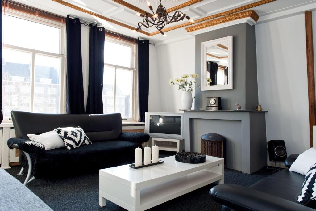 Canal Holiday Apartment room 1