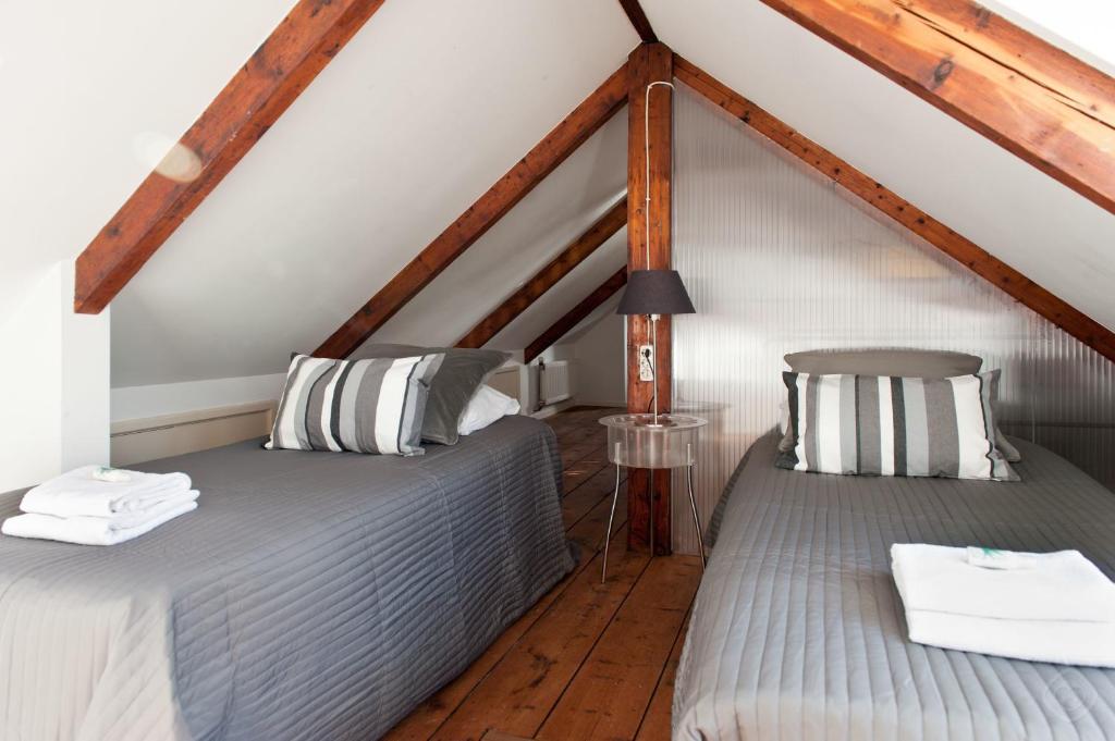 Canal Holiday Apartment room 2