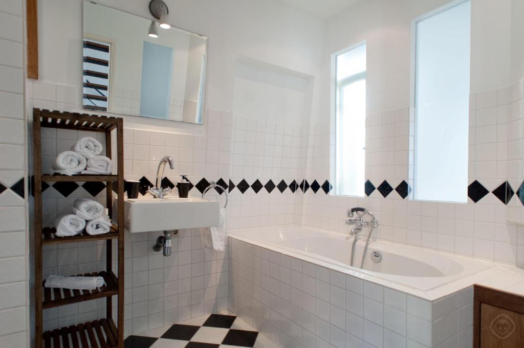 Canal Holiday Apartment room 4