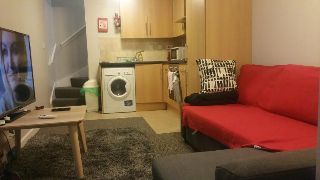 Lower Cathedral Road Apartment room 3