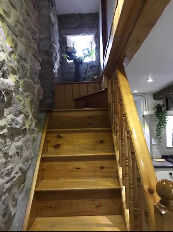 Cavedale Cottage room 4