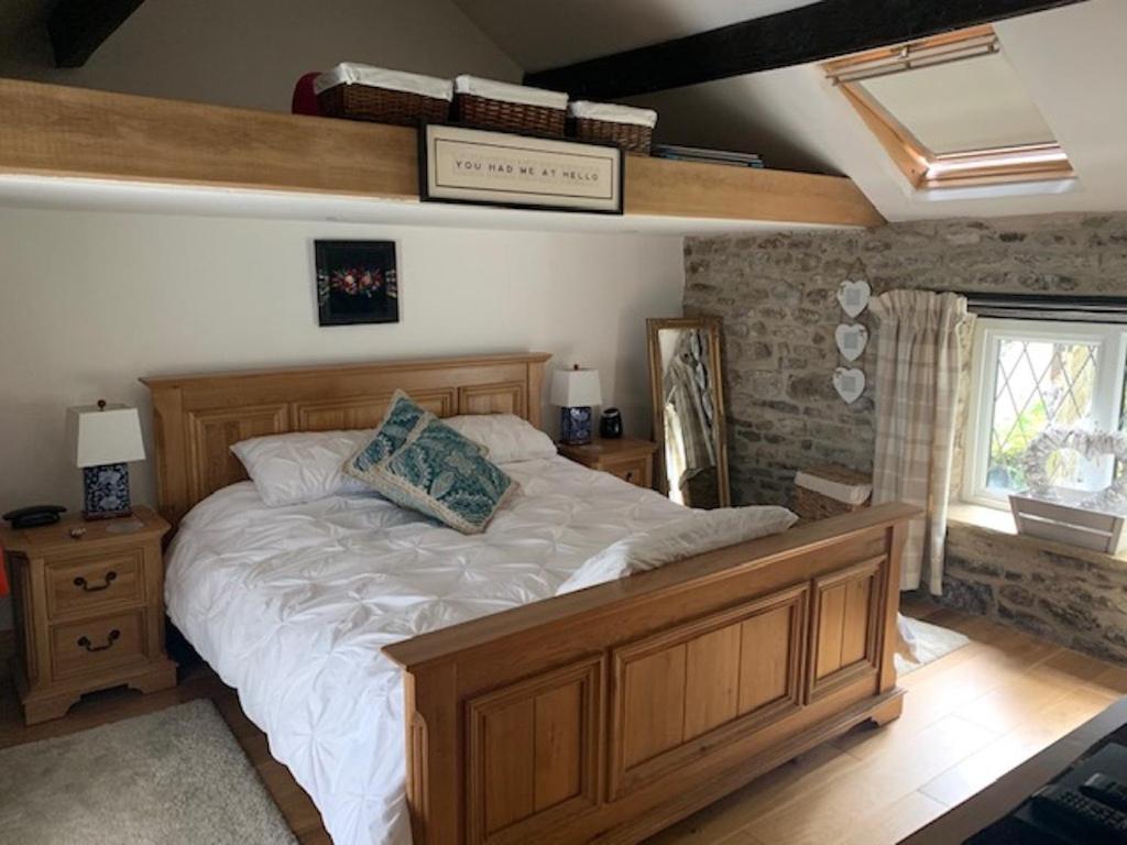 Cavedale Cottage room 5