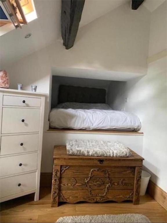 Cavedale Cottage room 6