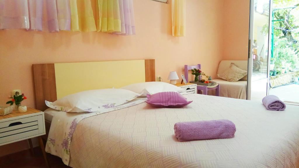 A charming oasis in the city center room 2