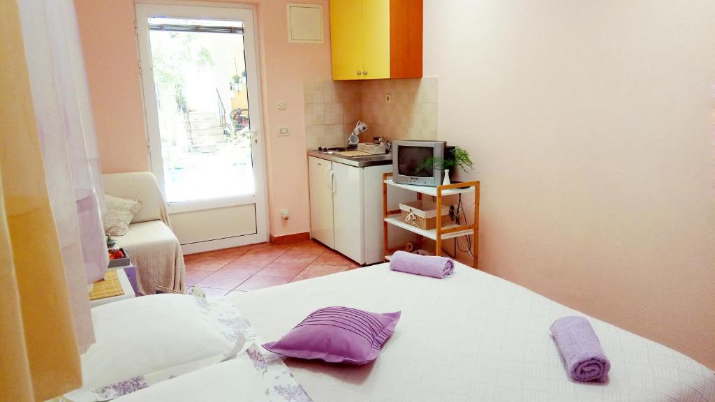 A charming oasis in the city center room 4