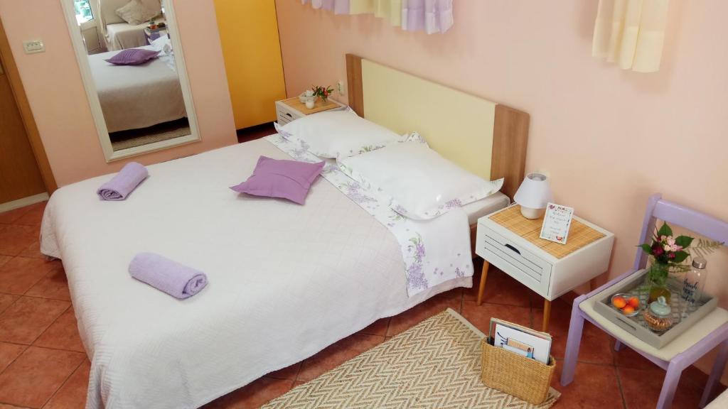A charming oasis in the city center room 6