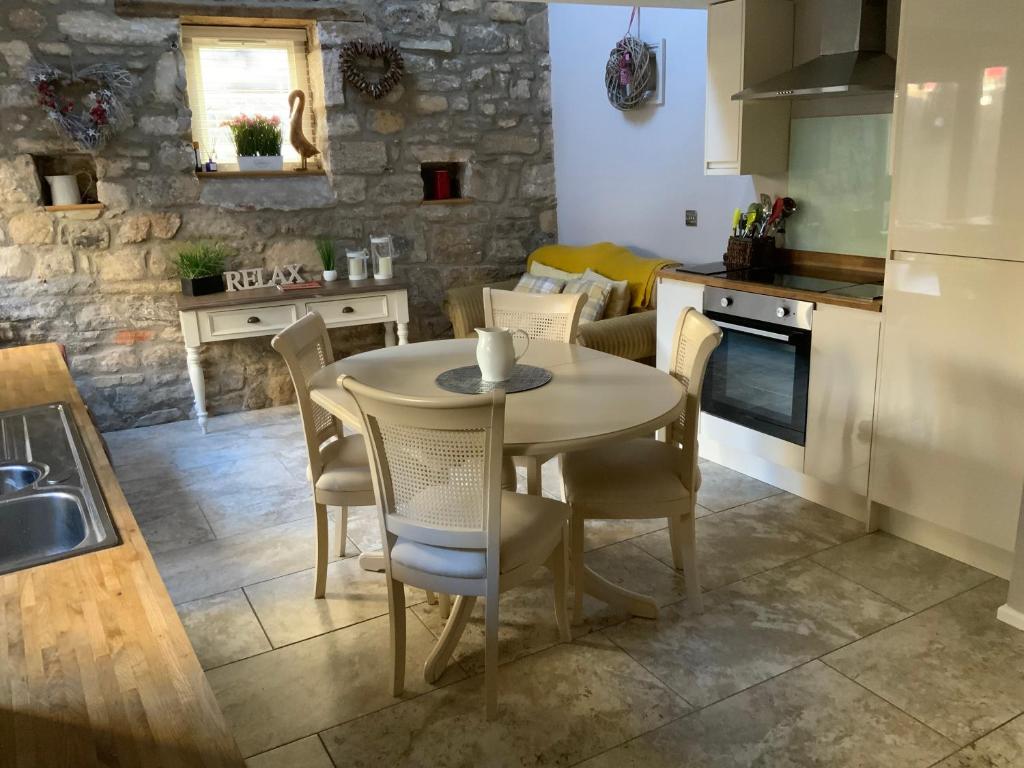 Chater Cottage Rothbury room 1