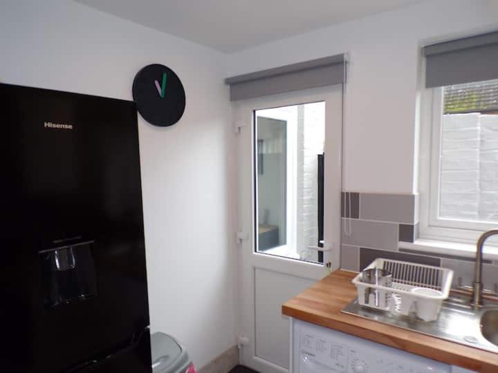 City Beach AirBnB Southend on Sea room 4