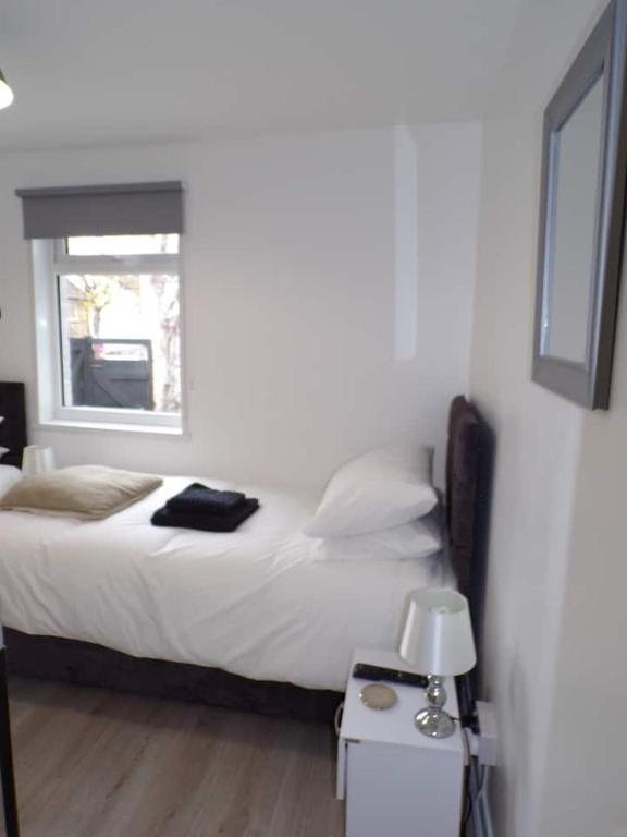 City Beach AirBnB Southend on Sea room 6