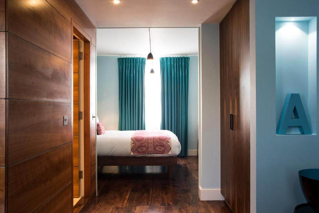 City Suites room 2