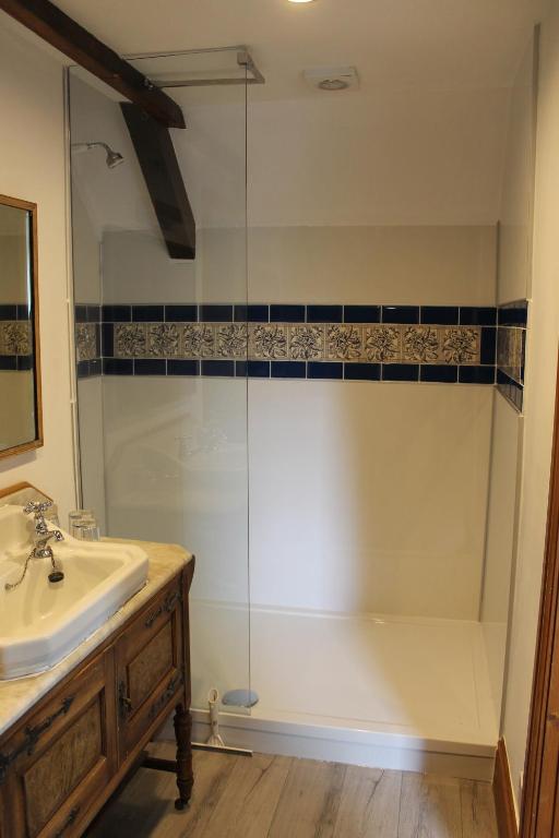 Coach House Cottages room 1