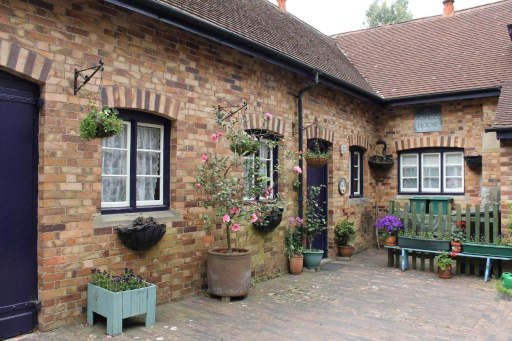 Coach House Cottages room 4