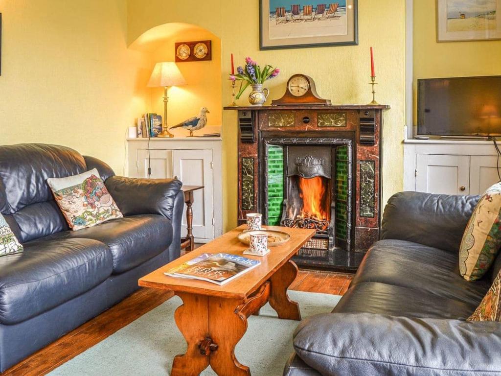Coastguard Cottage room 1