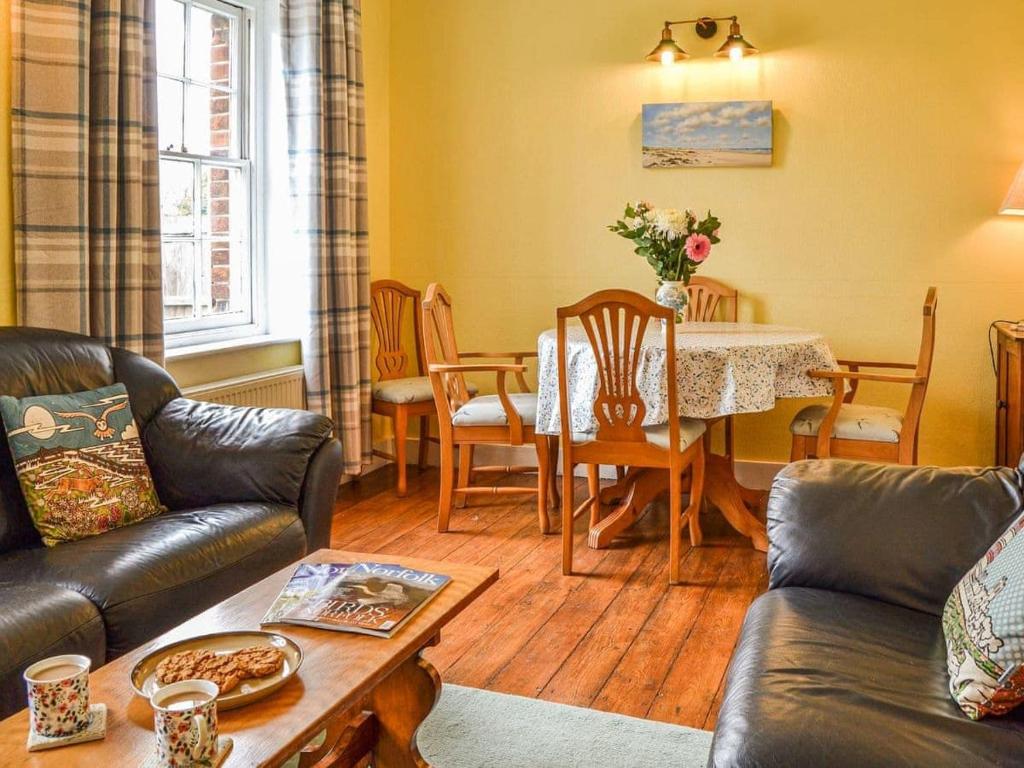 Coastguard Cottage room 2