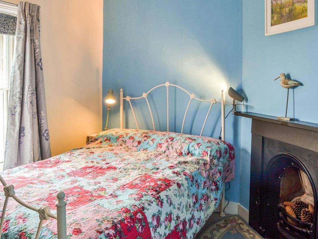 Coastguard Cottage room 5