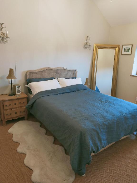 Coed Canol Farm room 1