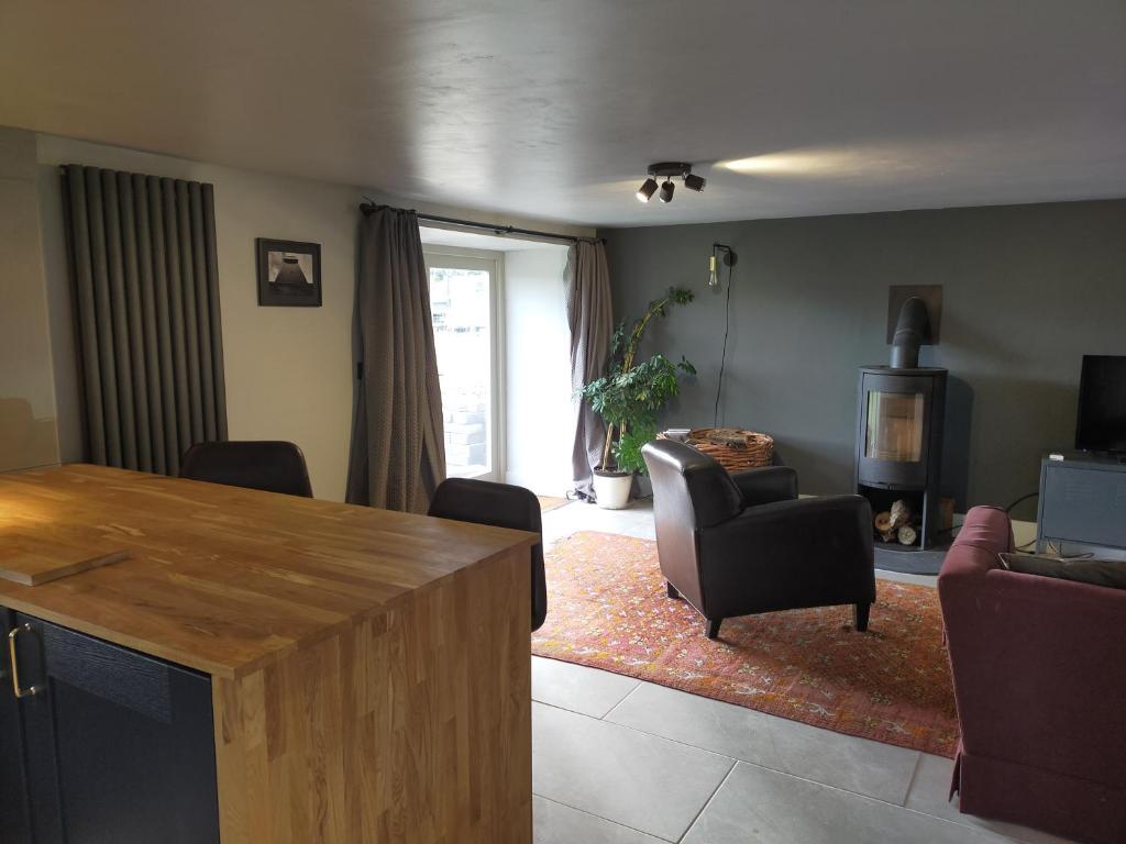 Coed Canol Farm room 5
