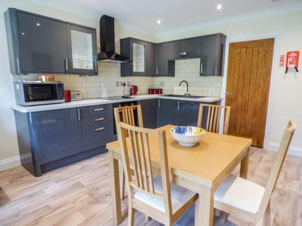 Cwm Gran Meadows room 5