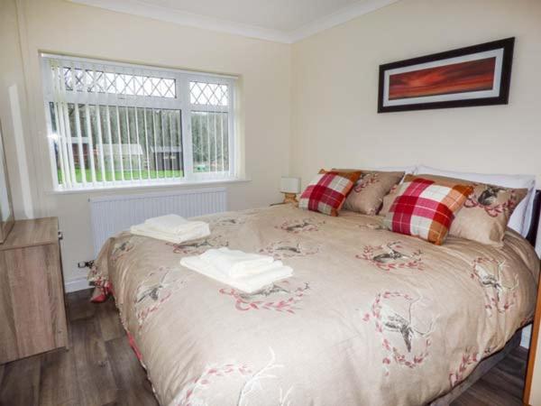 Cwm Gran Meadows room 6