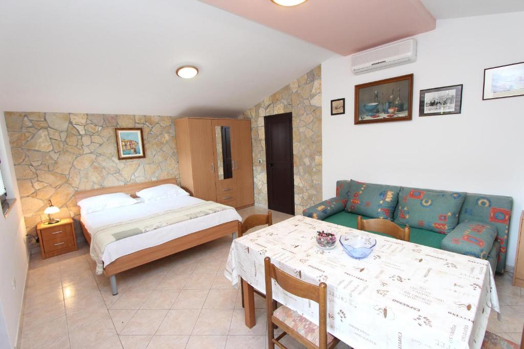 DANA & STELIO Comfort Studio Apartment room 3