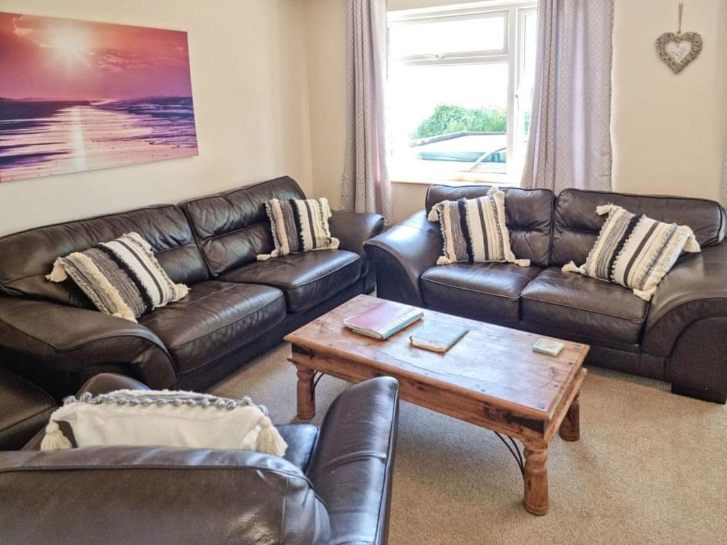 Dartmoor 3 room 1