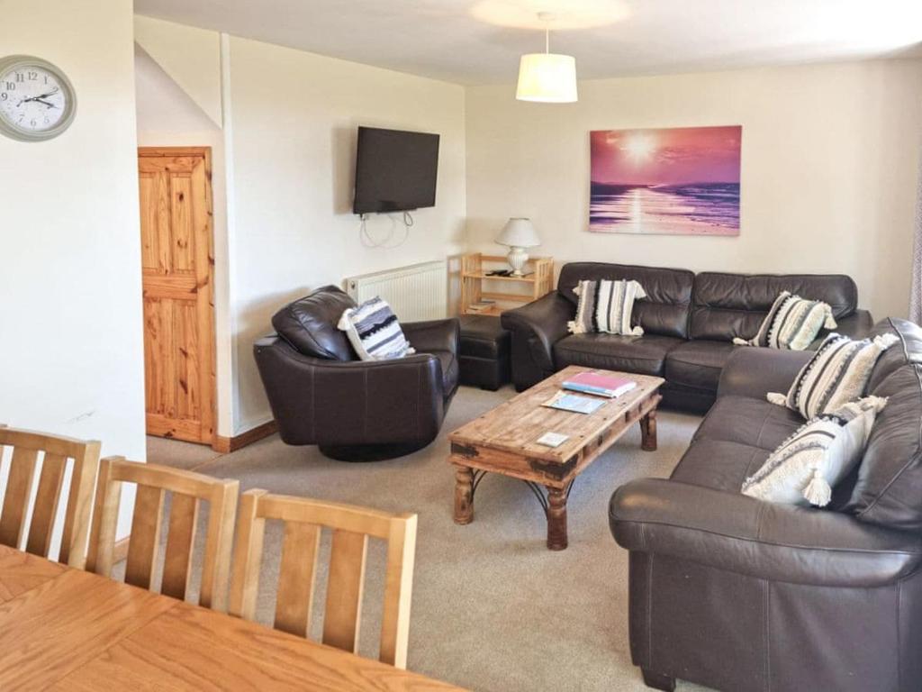 Dartmoor 3 room 3
