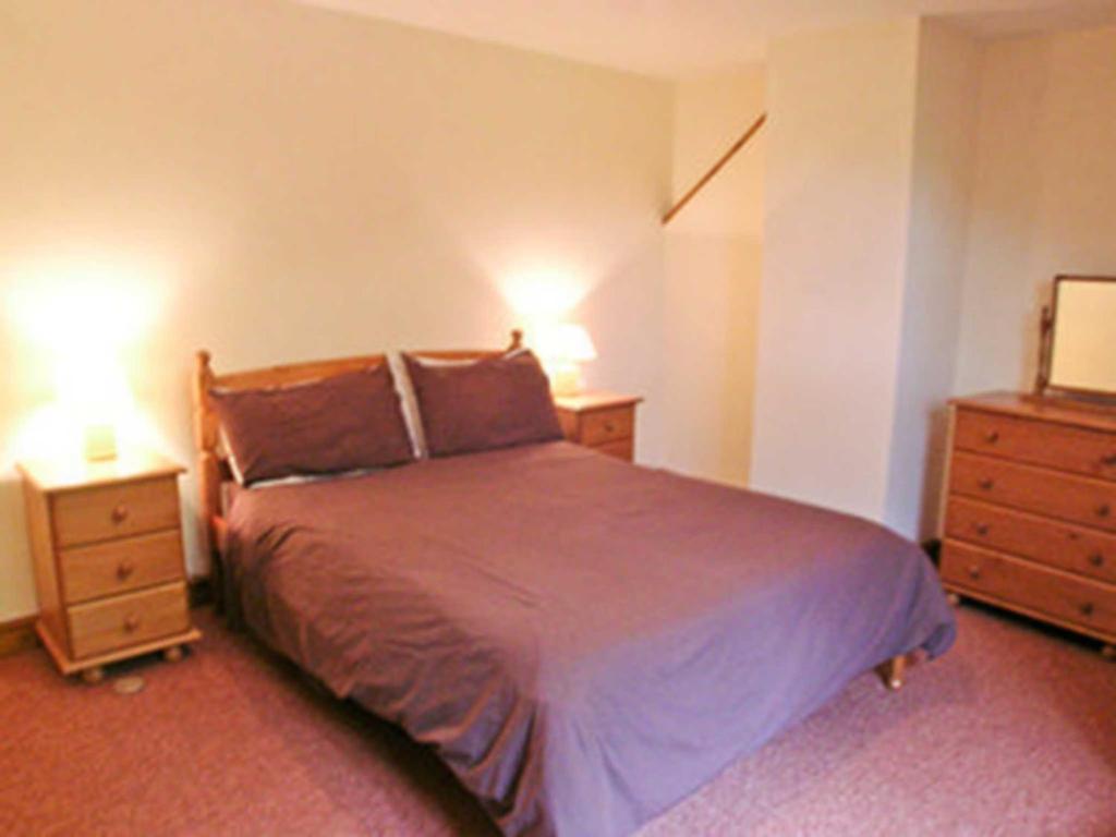 Denhill Cottage room 3